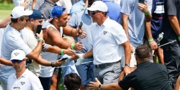 After a controversial week, embattled Phil Mickelson … might win?