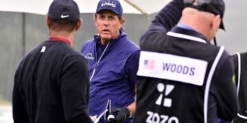 After surprise Tiger Woods move, Phil Mickelson is complimentary