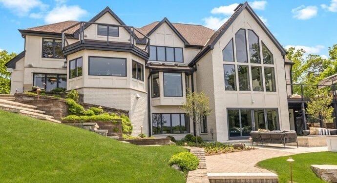 Former Bucks coach Mike Budenholzer sells lake home for $7M