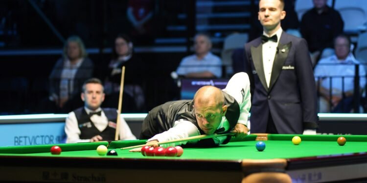 Hawk Downs The Jester – World Snooker