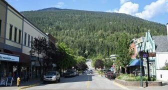 Kevin Costner denies affair, estranged wife says actor is ‘evasive’ about money – National