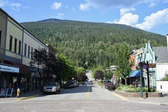 Kevin Costner denies affair, estranged wife says actor is ‘evasive’ about money – National