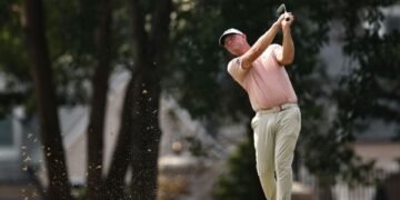 Lucas Glover shoots 4-under 66 to keep lead at FedEx St. Jude