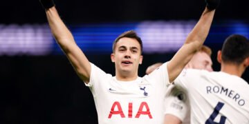 Manchester United target Spanish replacements for Luke Shaw