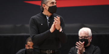 Sergio Scariolo reacts as Spain completes Group G sweep with a win over Iran