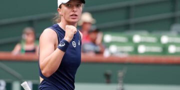 Swiatek Backs Rybakina, Wants WTA Protection Against Late-Night Finishes