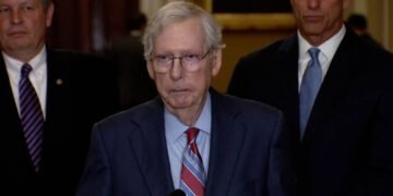 Top Republican Mitch McConnell appears to freeze again, raising health concerns – National