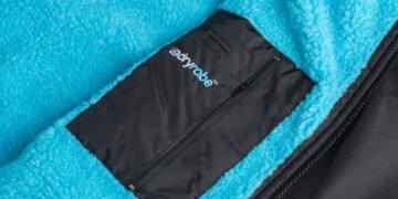 Why Dryrobe Advance is the best swimming robe… | Simply Swim