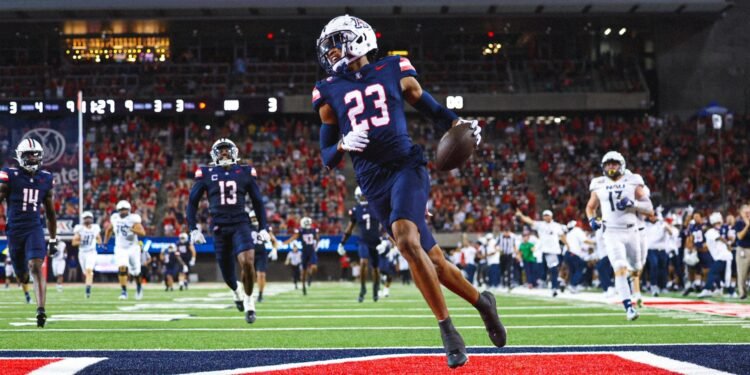 Arizona Pulls Away in Second Half to Beat Northern Arizona 38-3