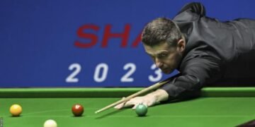 British Open: Mark Williams and Mark Selby through to semi-finals
