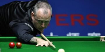 British Open: Mark Williams beats Ding Junhui to reach quarter-finals