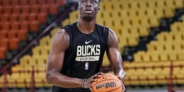 Bucks waive Alex Antetokounmpo to retain his G League rights