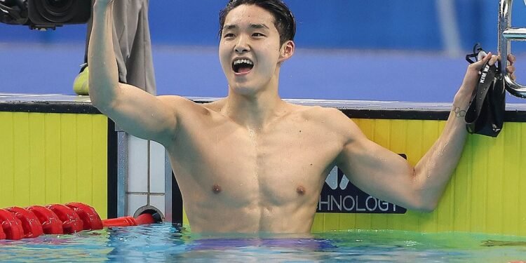 (LEAD) (Asiad) Kim Woo-min snatches gold in freestyle swimming