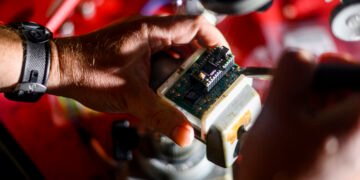 Photos: Campus life, lasers and card tricks