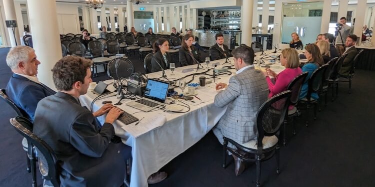 Road safety inquiry warned of risks faced by cyclists, student drivers at hearing in country Victoria