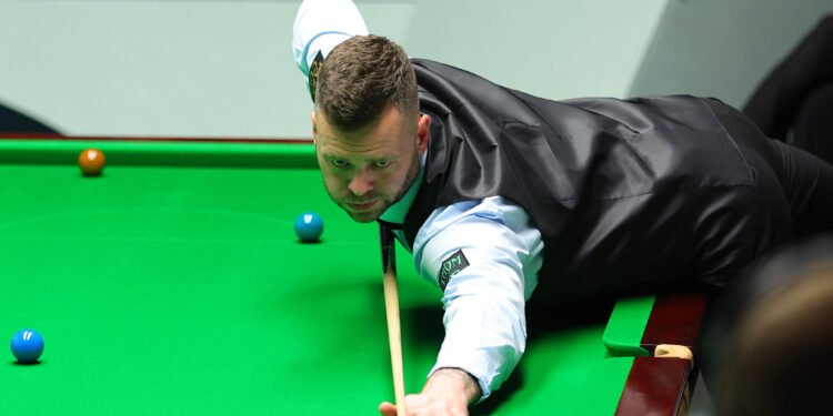 Robertson Battling Against Tremor Issues