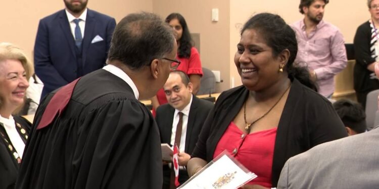 Will new Canadians get a 1-click citizenship oath? Ottawa mulling change – National