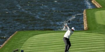 Best golf windbreaker to brave the elements with style