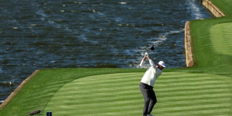 Best golf windbreaker to brave the elements with style