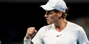 China Open: Jannik Sinner beats Carlos Alcaraz & will face Daniil Medvedev in final