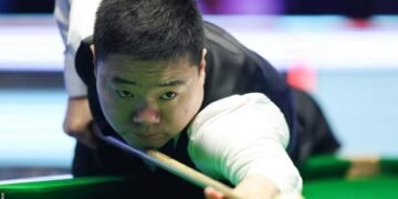 English Open: Ding Junhui docked frame for wearing wrong trousers