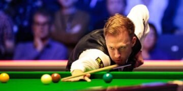 English Open: Judd Trump sets up English Open semi-final with John Higgins