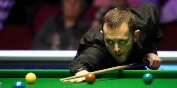 English Open: Mark Allen out in Brentwood after last-32 defeat by Matthew Selt