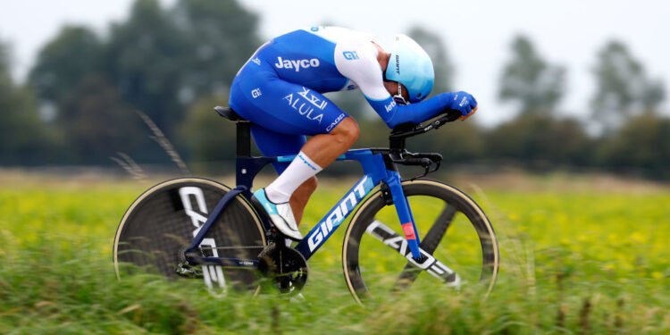 Giant extends with Jayco-AlUla, Liv steps in as title sponsor of women’s team