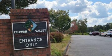 In split decision, board approves master plan for subdivision on Etowah’s golf course