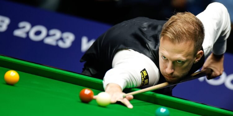 Jet Setting Trump Stays in Hunt