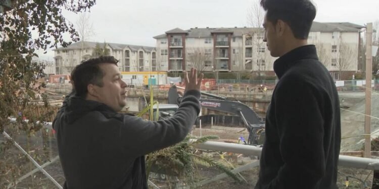 No injuries after bricks crumble from vacant building onto Vancouver sidewalk – BC