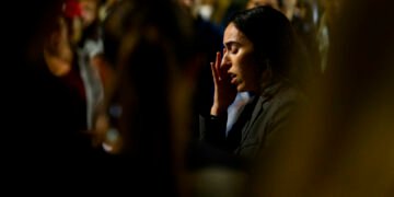 Photos: Research with squids, juggling and gathering on campus