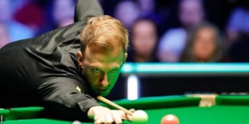 Champion of Champions: Judd Trump overcomes Shaun Murphy to reach semi-finals