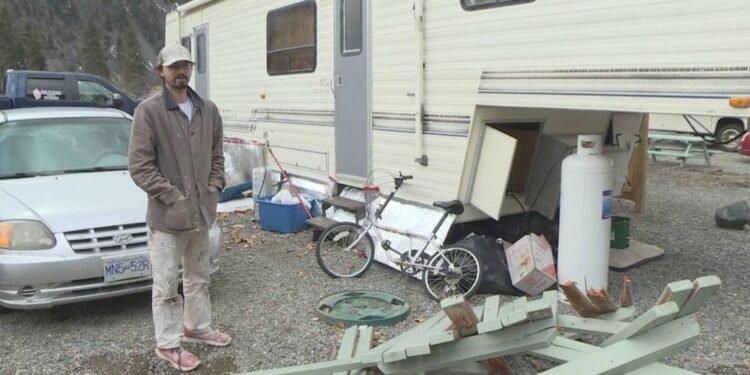 Crews unable to assess rock slide near Keremeos, B.C. due to fog