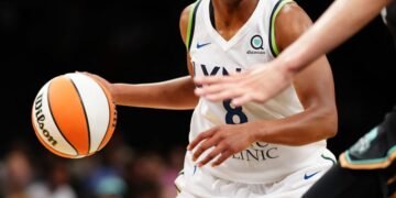 Former WNBA player Kamiah Smalls talks Philly basketball, EuroLeague