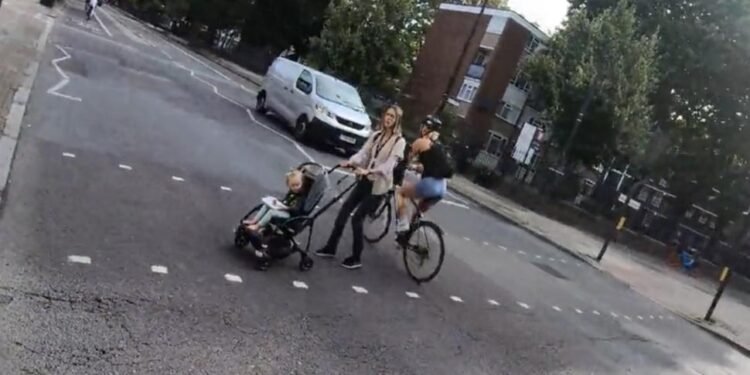 “Hardly convinced the UK is ready for a cycling revolution”: Former GB News producer becomes the “pedestrian version of Jeremy Vine” and films cyclists; Pidcock to skip Cyclocross Worlds; Christmas tree with sprockets? + more on the live blog