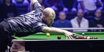 Hawkins Dominates Group Two – World Snooker