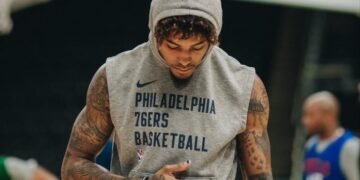 Kelly Oubre Jr. suffered a fractured rib when hit by a car