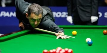 Ronnie O’Sullivan beats Ali Carter to reach International Championship last four in China