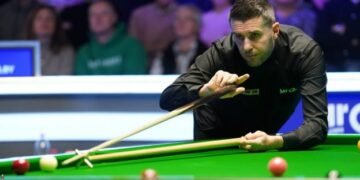 UK Championship 2023: Mark Selby and Judd Trump both progress with dominant victories