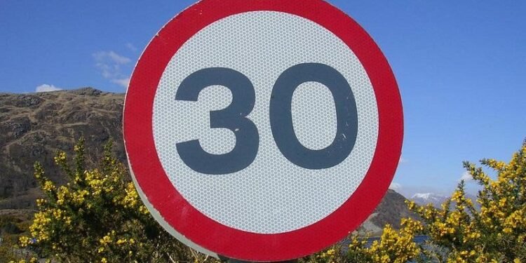 Volunteer speed monitors call out “group of cyclists at 44 mph” in “speed track” 30mph zone (that doesn’t apply to cyclists); Reaction to Labour shadow transport secretary’s “disappointing” cycling comments; Froome’s dodgy bike + more on the live blog