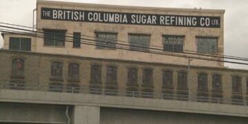 ‘Trying to hold tight’: Rogers Sugar strike affecting businesses, bakeries