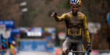 Exact Cross Essen: ‘Bad’ good enough for Wout Van Aert to win in rain and mud