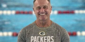 Gardner High honors swimming dynasties with Hall of Fame induction