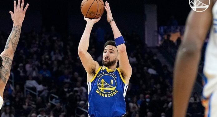 Klay Thompson reacts to being benched in 4th quarter against Suns