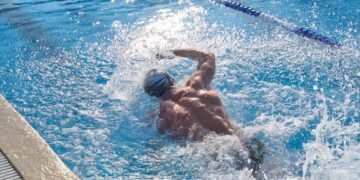 People participate in int’l winter swimming competition in Russia-Xinhua