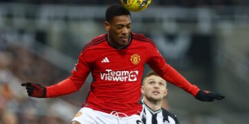 Roy Keane launches scathing attack on Man Utd star as legend tells flop to ‘drop down a few leagues’