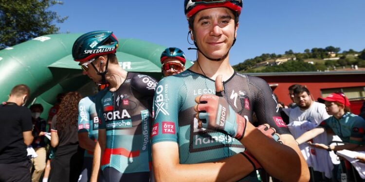 Visma say they’ve signed Uijtdebroeks but Bora-Hansgrohe deny transfer