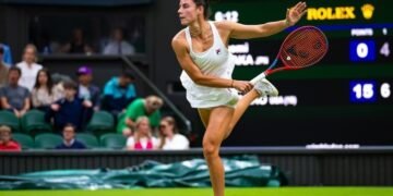 Navarro Overwhelms Osaka To Reach Wimbledon Third Round