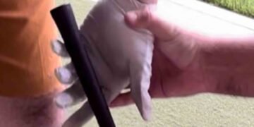1 subtle grip misstep leads to poor strikes, Top 100 Teacher says. Here’s his fix
